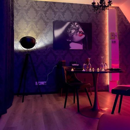 Love Room Avec Jacuzzi Prive Bonnetable Exterior photo